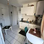 Апартаменты Quiet Cosy Near Montmartre -