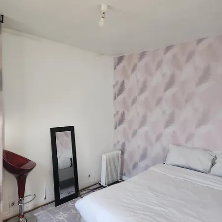 Quiet Cosy Near Montmartre -