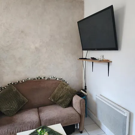 Quiet Cosy Near Montmartre - *
